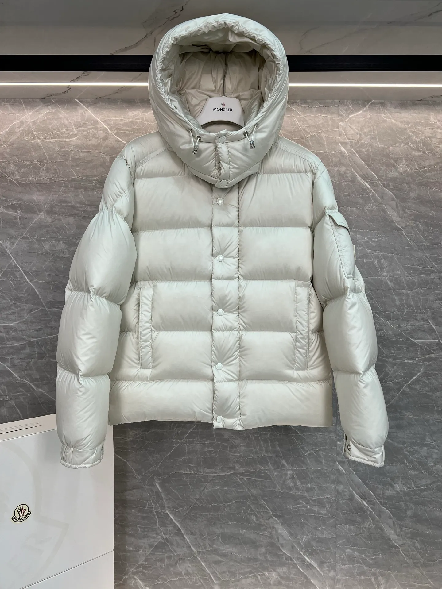 Hot Sale ⬆️MonclerMaya 90 .❗️❗️❗️❗️❗️ Moncler 。 Moncler Maya 。 ， ， Moncler 。 ， ，Classic 。 Classic 。 • • • • • ， • • • Size : 1-2-3-4-5 Black、White、Pink、